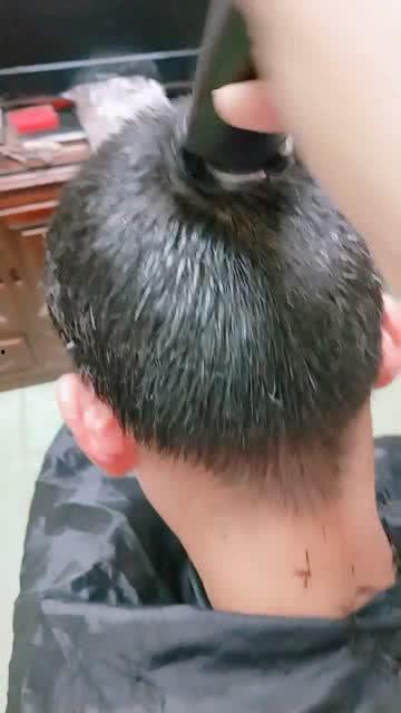 帮老公剪头发